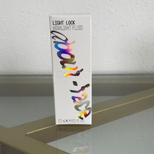 About Face Light Lock highlight fluid